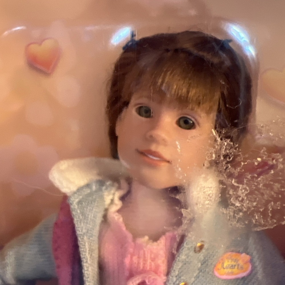 Only Hearts Club Doll -Olivia Hope- 2004 - Picture 5 of 6
